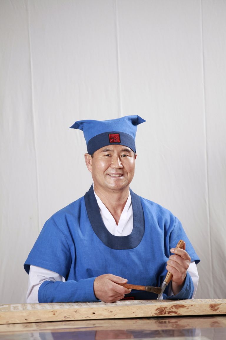 기명>최중열-사)한국전통서각예술협회 정회원.초대작가.한국전통서각예술문화원26기.전문작가연구과정3학기수료.         우당각연회회원.2022대한민국전통서각 한라명장.