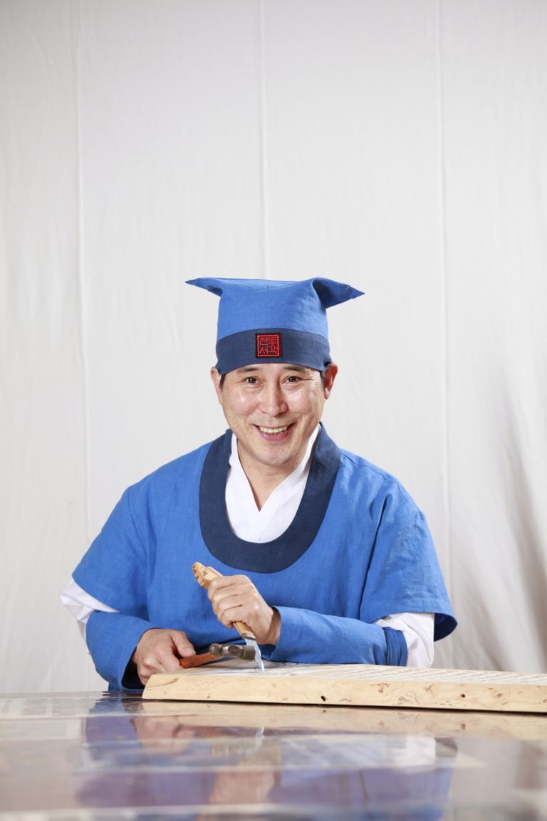 초명>김정규-사)한국전통서각예술협회 정회원.초대작가.한국전통서각예술문화원26기.전문작가연구과정3학기수료.우당각연회회원.2022대한민국전통서각 한라명장.