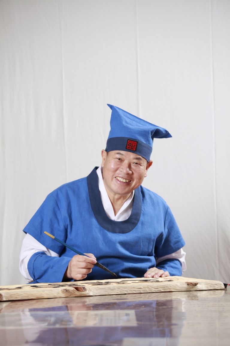 재공>황규원-사)한국전통서각예술협회 정회원.    초대작가.    한국전통서각예술문화원27기.    우당각연회회원.