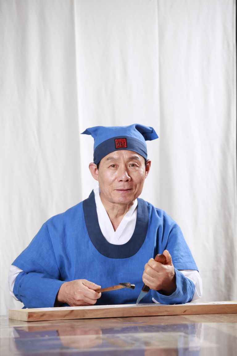 연동>서효원-사)한국전통서각예술협회 정회원.초대작가.한국전통서각예술문화원28기.         우당각연회회원.