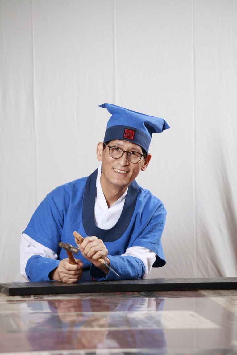 선공>이창병-사)한국전통서각예술협회 정회원.초대작가.한국전통서각예술문화원27기.        우당각연회회원.
