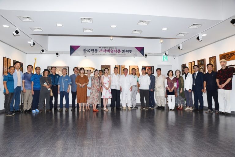 제천 시민회관 전시회가 제천지역 전통서각 붐을 이르키며 성공리에 실시되었습니다.